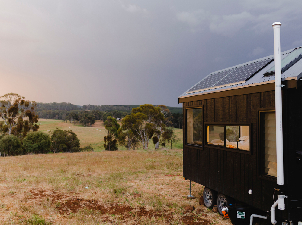 Nezapuštěný tiny house s pomocí jeřábu přemístíte i na jiné místo. Tiny house v České republice