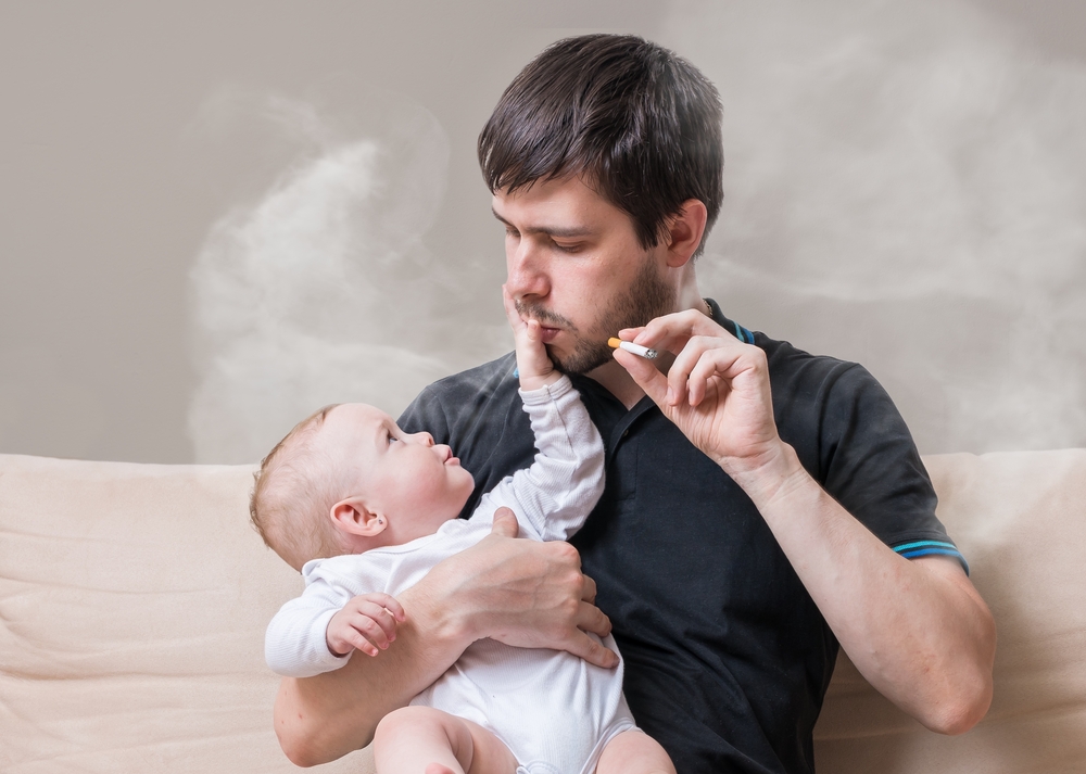 Pasivní kouření škodí i lidem v kuřákově okolí. Zvláště ohrožené jsou děti, starší lidé a osoby s oslabenou imunitou. pasivní kouření