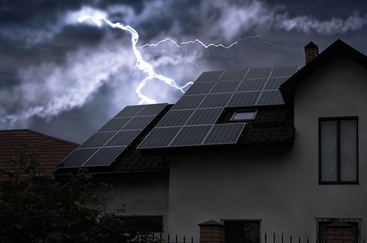 20230619_bourka_solarni_panely_shutterstock_1943837113