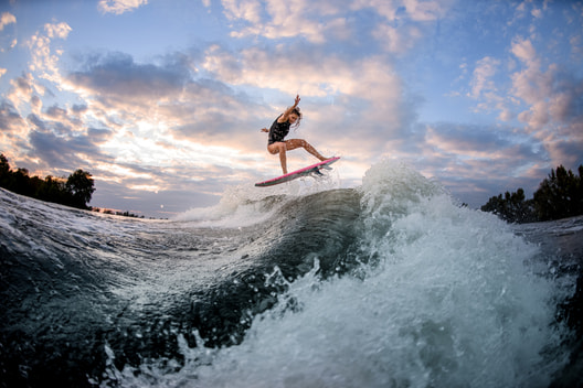 20230616_surfing_shutterstock_1828138322